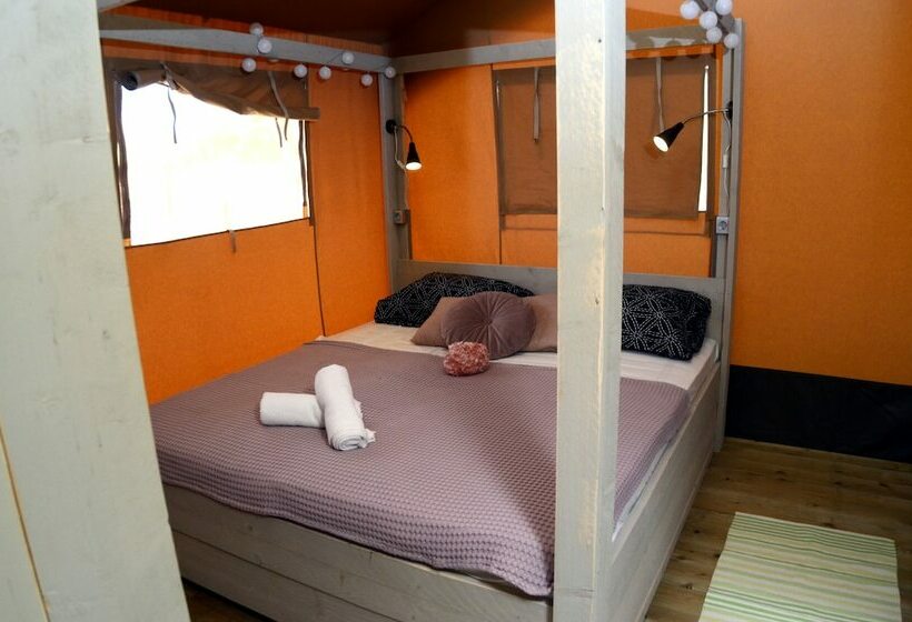 בית מלון כפרי Grande Glamping
