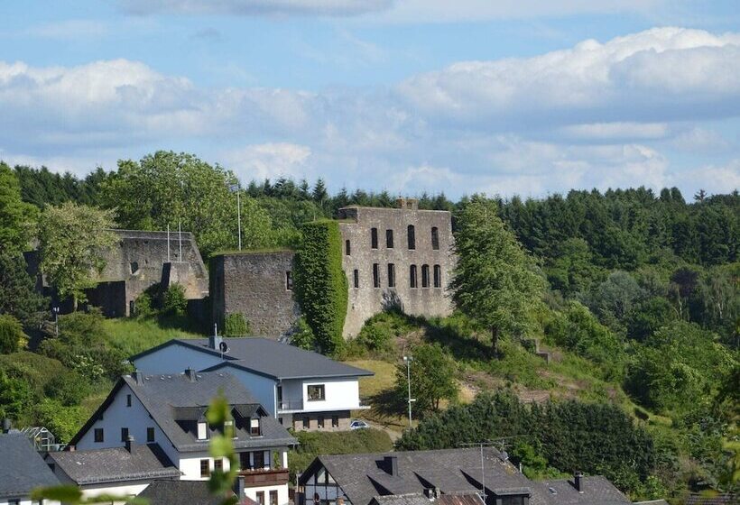 Beautiful Holdiday Home In Ulmen Near The Lake