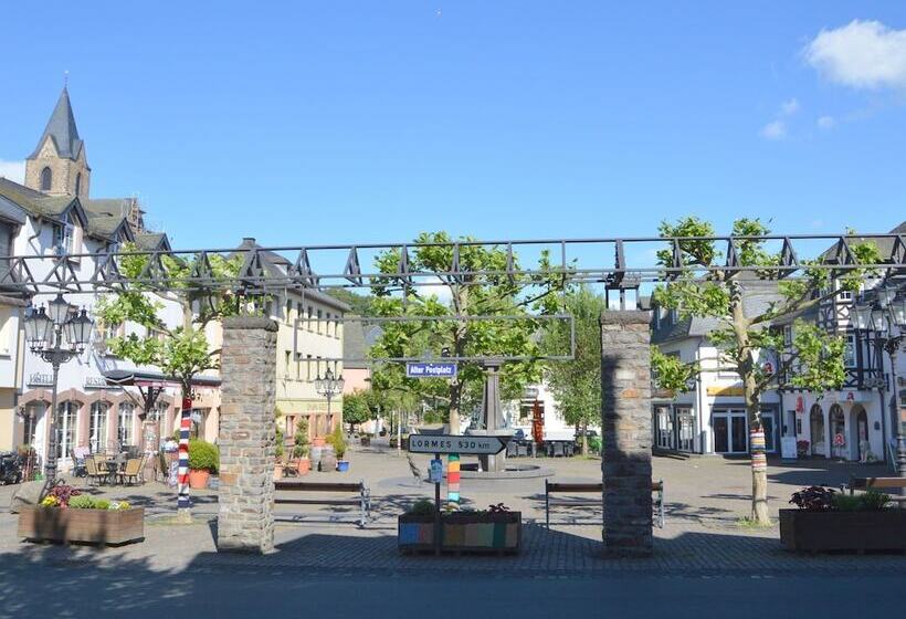 Beautiful Holdiday Home In Ulmen Near The Lake