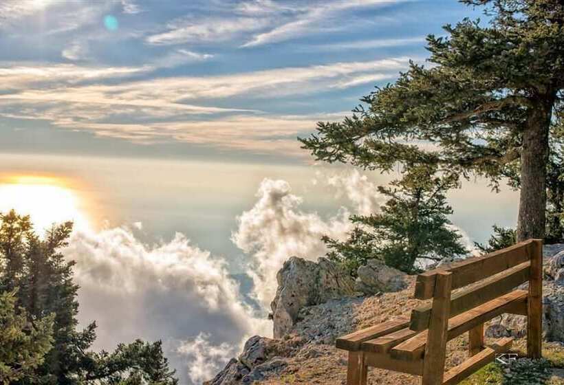 Alkyoni Studios & Apartments