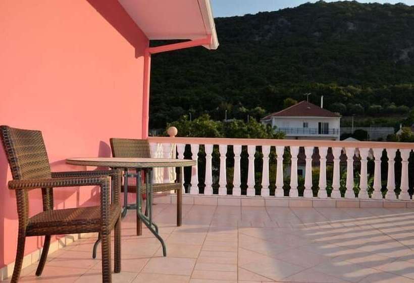 Alkyoni Studios & Apartments