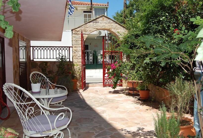 Alkyoni Studios & Apartments