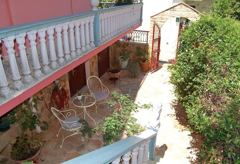 Alkyoni Studios & Apartments