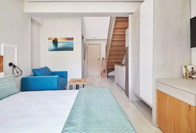 ホテル Albatros Suites