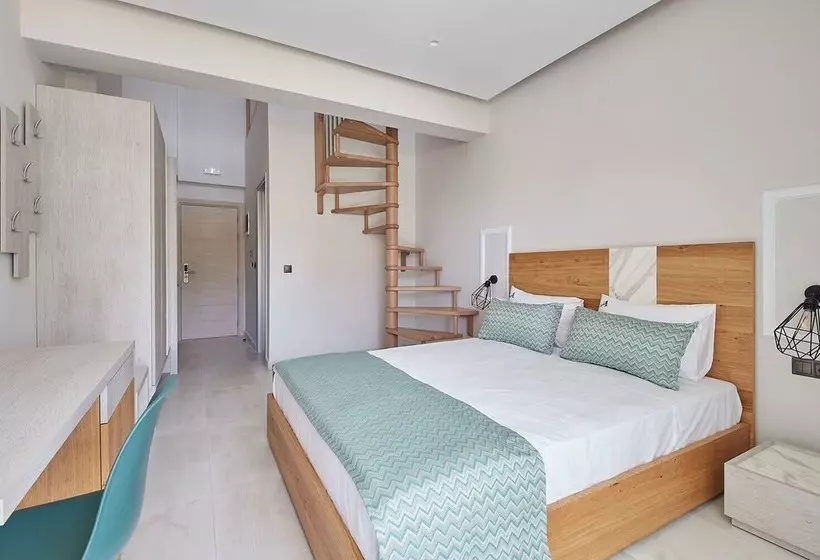 ホテル Albatros Suites