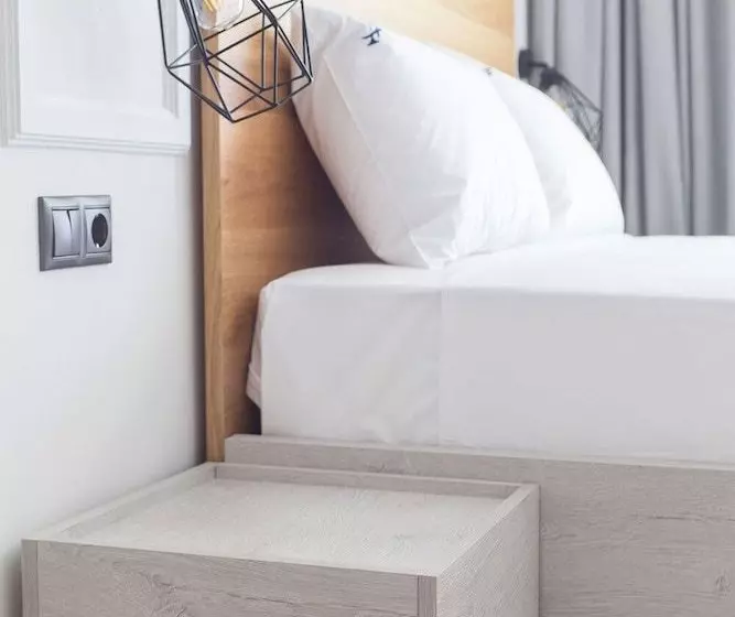 ホテル Albatros Suites