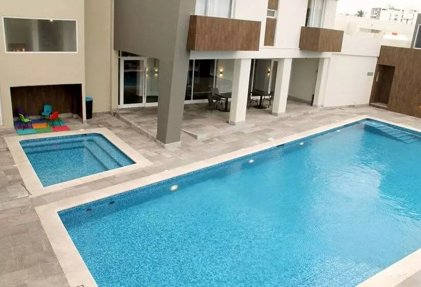 هتل Costa Verde