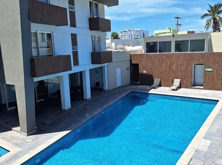 هتل Costa Verde