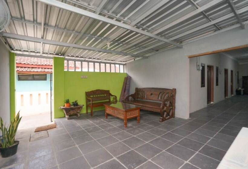 Отель Nindy Homestay By Oyo Rooms