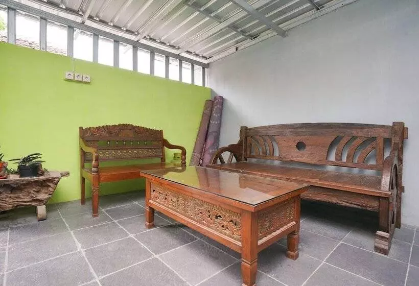 Hotelli Nindy Homestay By Oyo Rooms