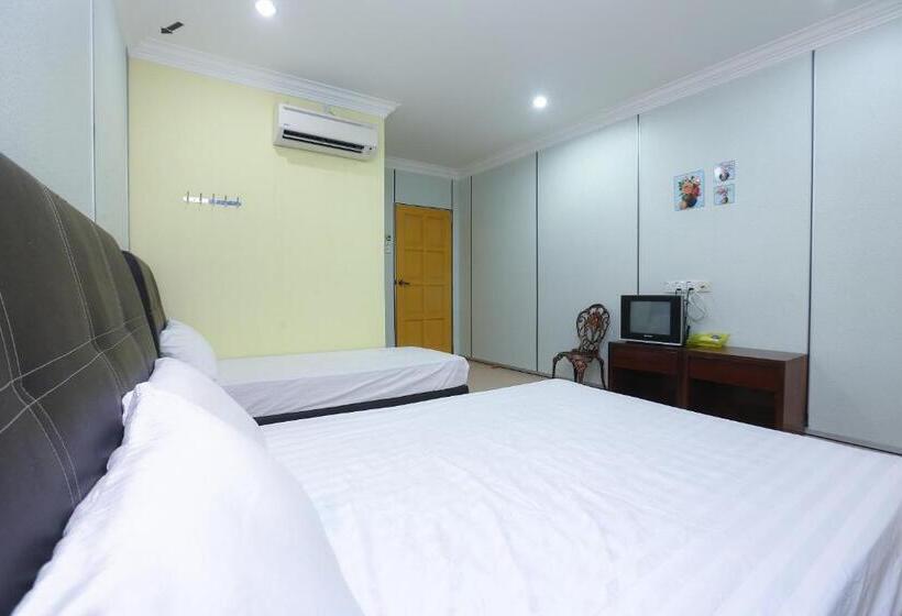 هتل Spot On 89857 Azra Inn Rumah Tumpangan