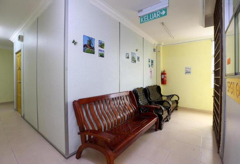 هتل Spot On 89857 Azra Inn Rumah Tumpangan