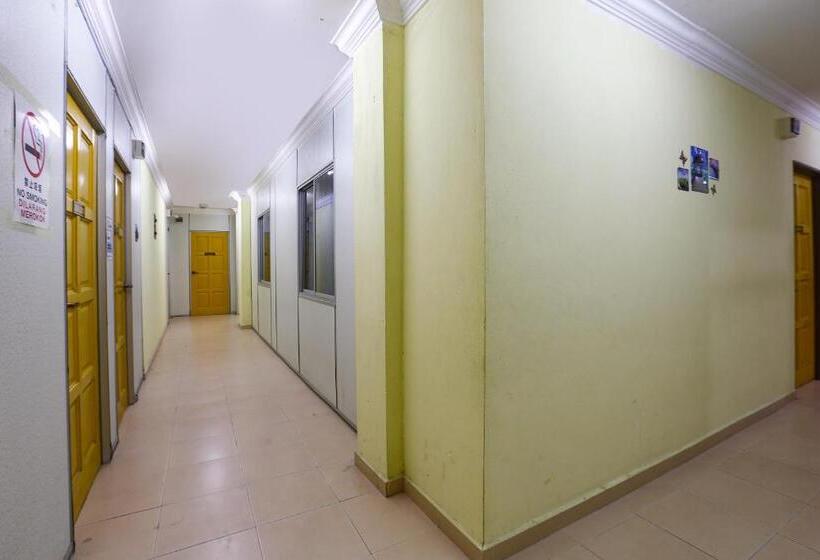 هتل Spot On 89857 Azra Inn Rumah Tumpangan