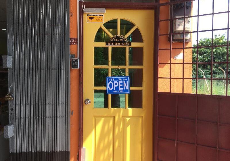 هتل Spot On 89857 Azra Inn Rumah Tumpangan