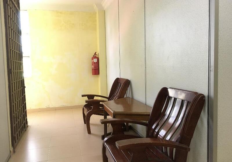 هتل Spot On 89857 Azra Inn Rumah Tumpangan