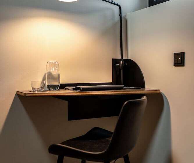 هتل The Adams Self Check In