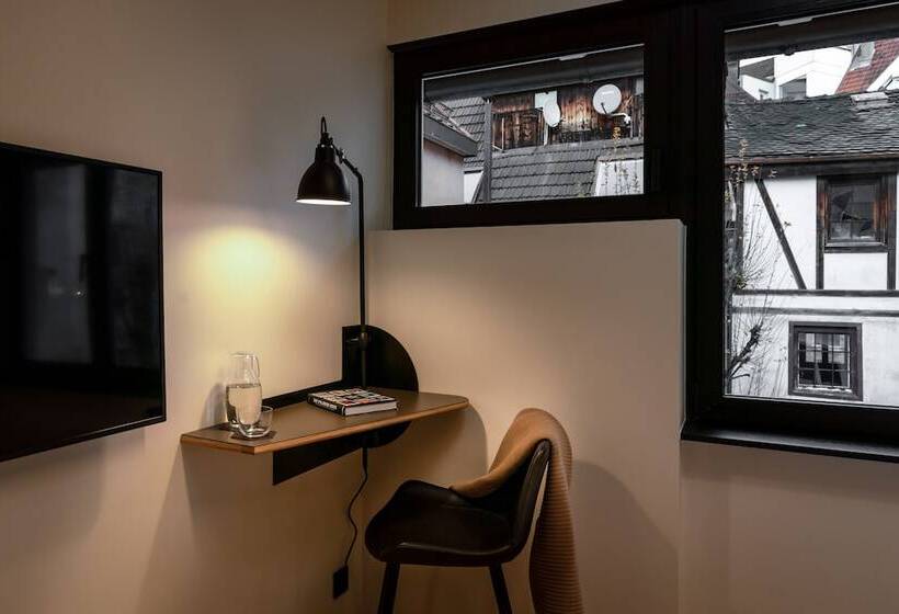 هتل The Adams Self Check In