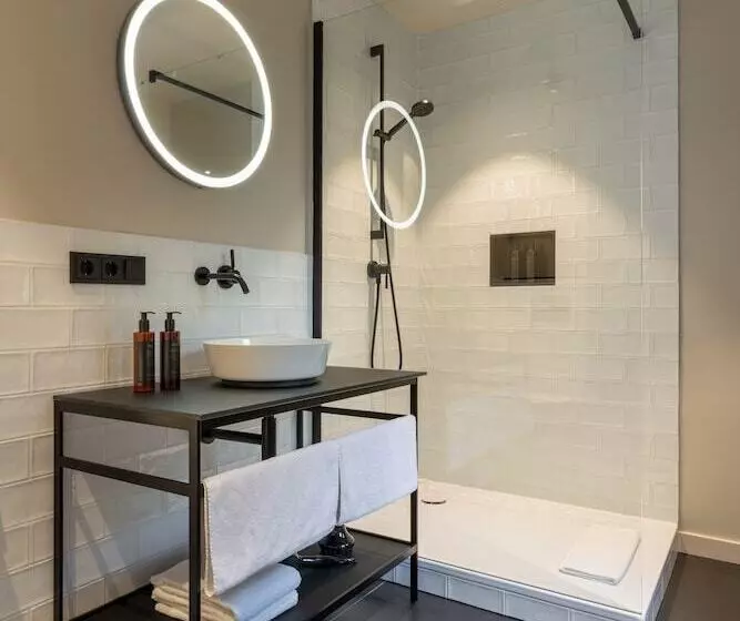 ホテル The Adams  Self Check In