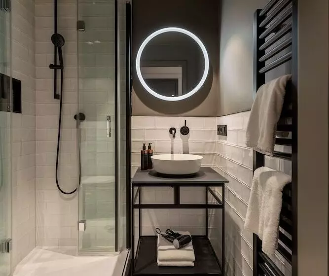 ホテル The Adams  Self Check In