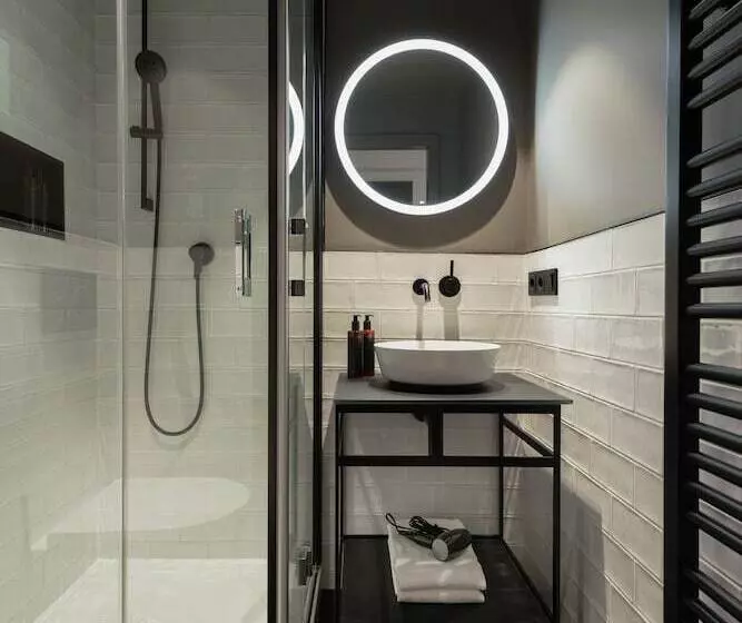 ホテル The Adams  Self Check In