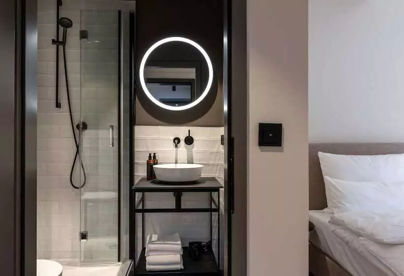 ホテル The Adams  Self Check In