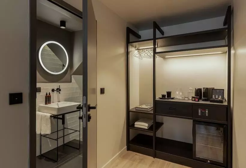 ホテル The Adams  Self Check In