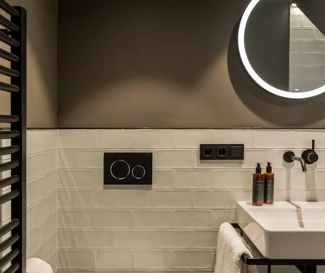 ホテル The Adams  Self Check In