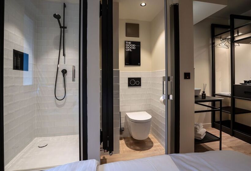 هتل The Adams Self Check In