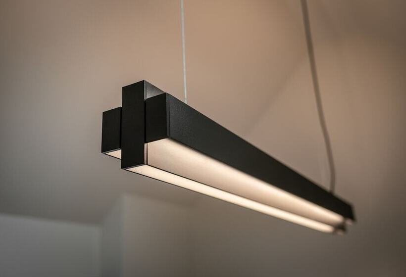 هتل The Adams Self Check In