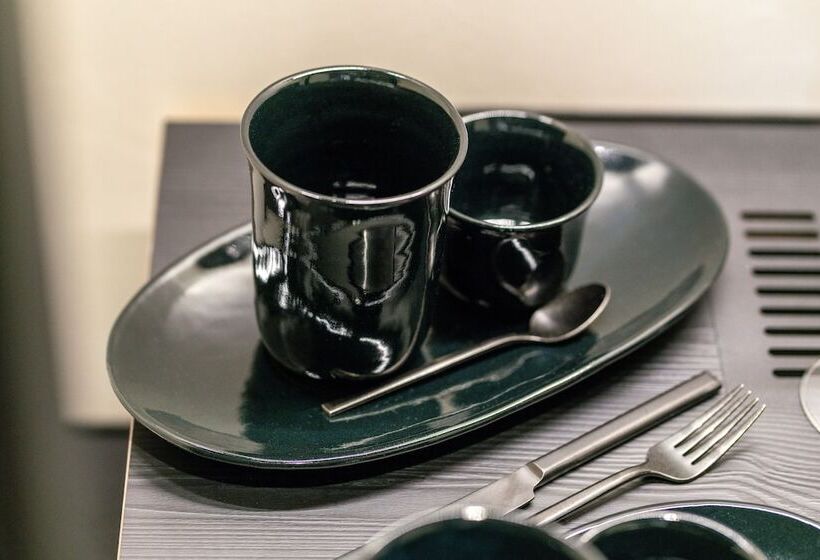 هتل The Adams Self Check In