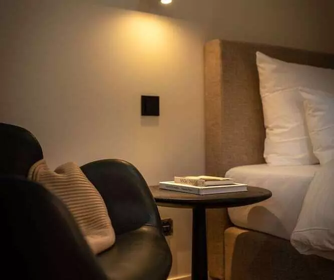 ホテル The Adams  Self Check In