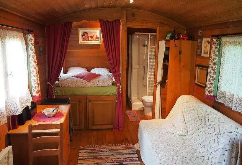 ホテル La Roulotte De Cabrières