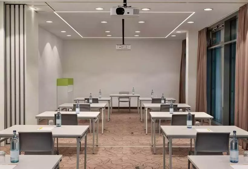 Hotelli Super 8 By Wyndham Augsburg