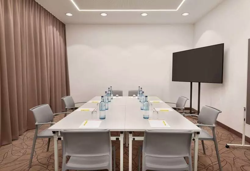 Hotelli Super 8 By Wyndham Augsburg