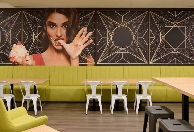 Hotelli Super 8 By Wyndham Augsburg