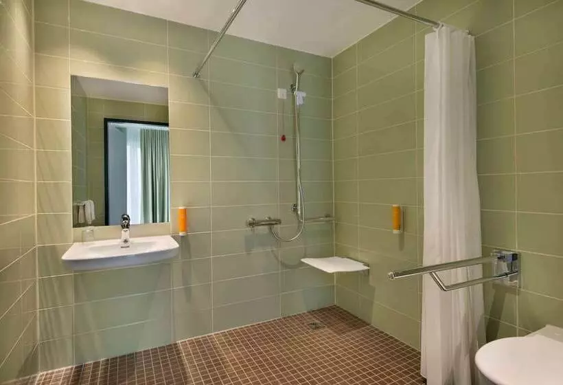 Hotelli Super 8 By Wyndham Augsburg