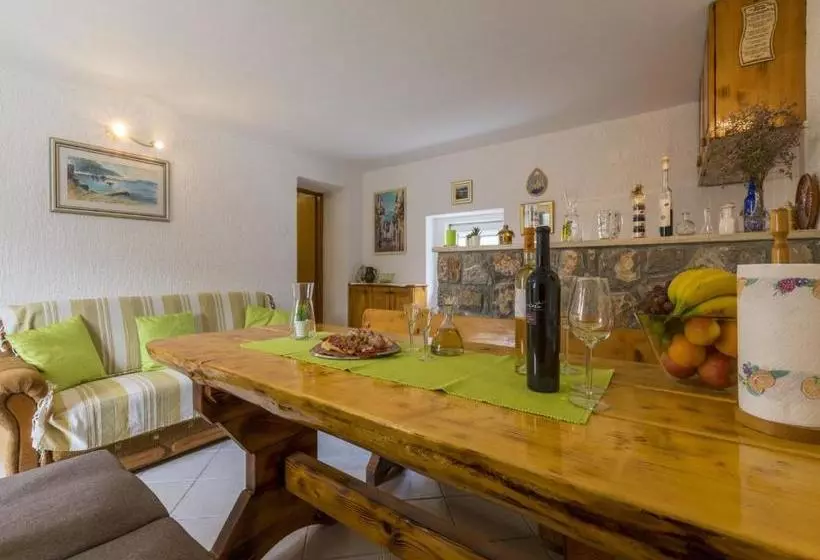 House Elwira