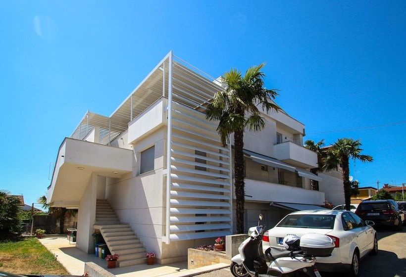 Apartments Karmen Maria