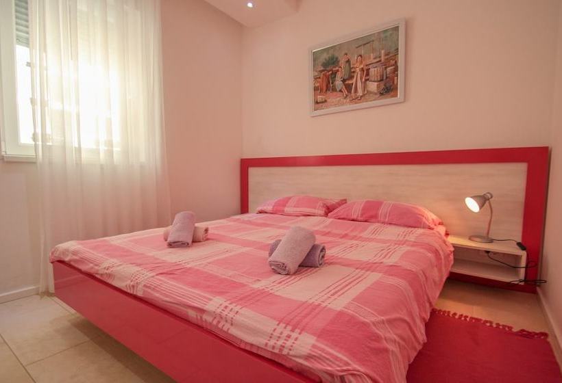 Apartments Karmen Maria