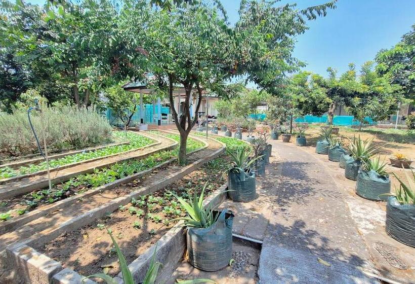 호텔 Papa Kana Farm Mitra Reddoorz At Pacet Mojokerto