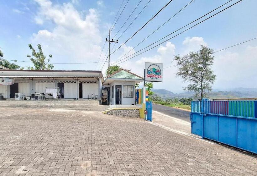 호텔 Papa Kana Farm Mitra Reddoorz At Pacet Mojokerto