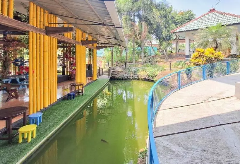 Hotelli Papa Kana Farm Mitra Reddoorz At Pacet Mojokerto