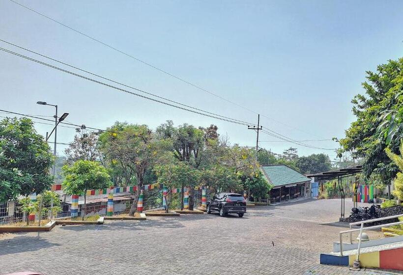 호텔 Papa Kana Farm Mitra Reddoorz At Pacet Mojokerto