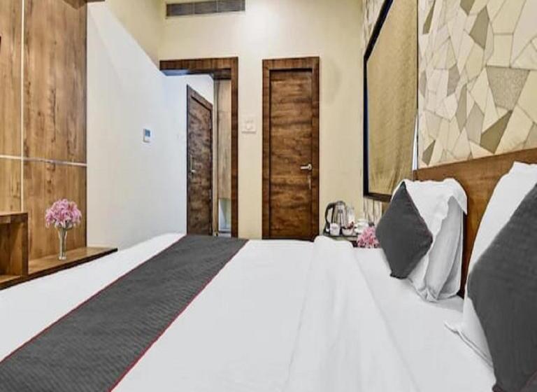 هتل Shakun Palace