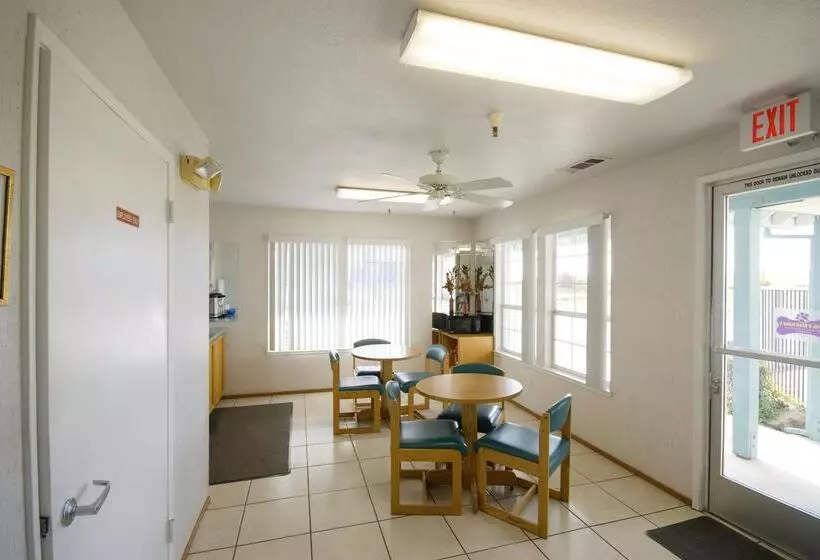 בית מלון כפרי Americas Best Value Inn Dunnigan