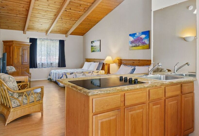 فندق Castle Waimea Country Lodge