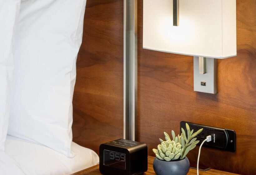 فندق Hilton Garden Inn Waikiki Beach