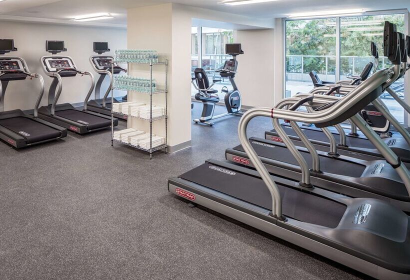 فندق Hilton Garden Inn Waikiki Beach