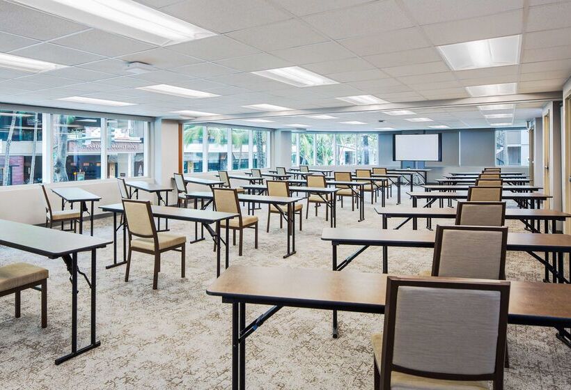 فندق Hilton Garden Inn Waikiki Beach