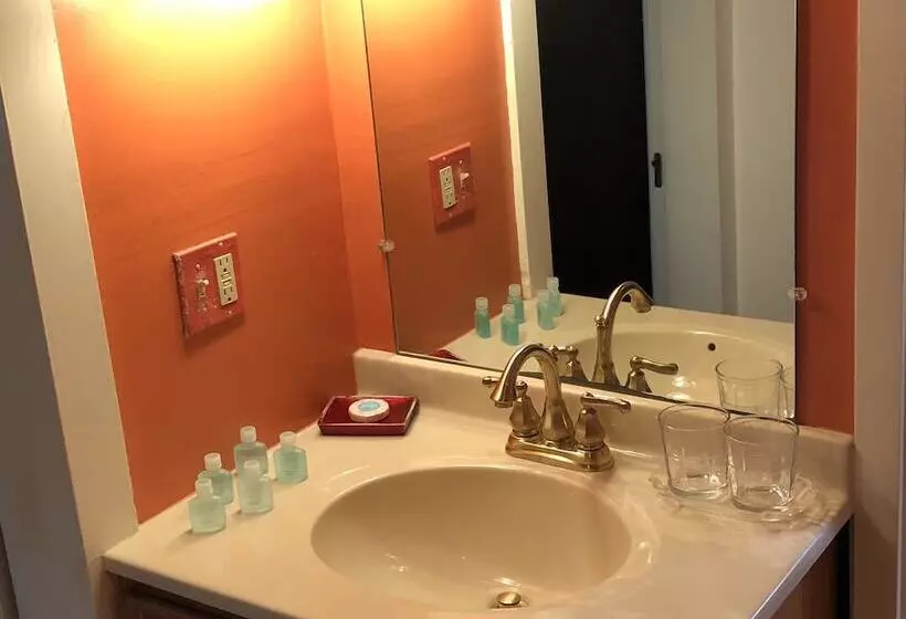 호텔 Red Elephant Inn Bed And Breakfast